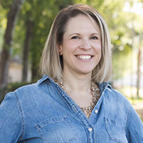 Dr Lenore Bacek, DVM